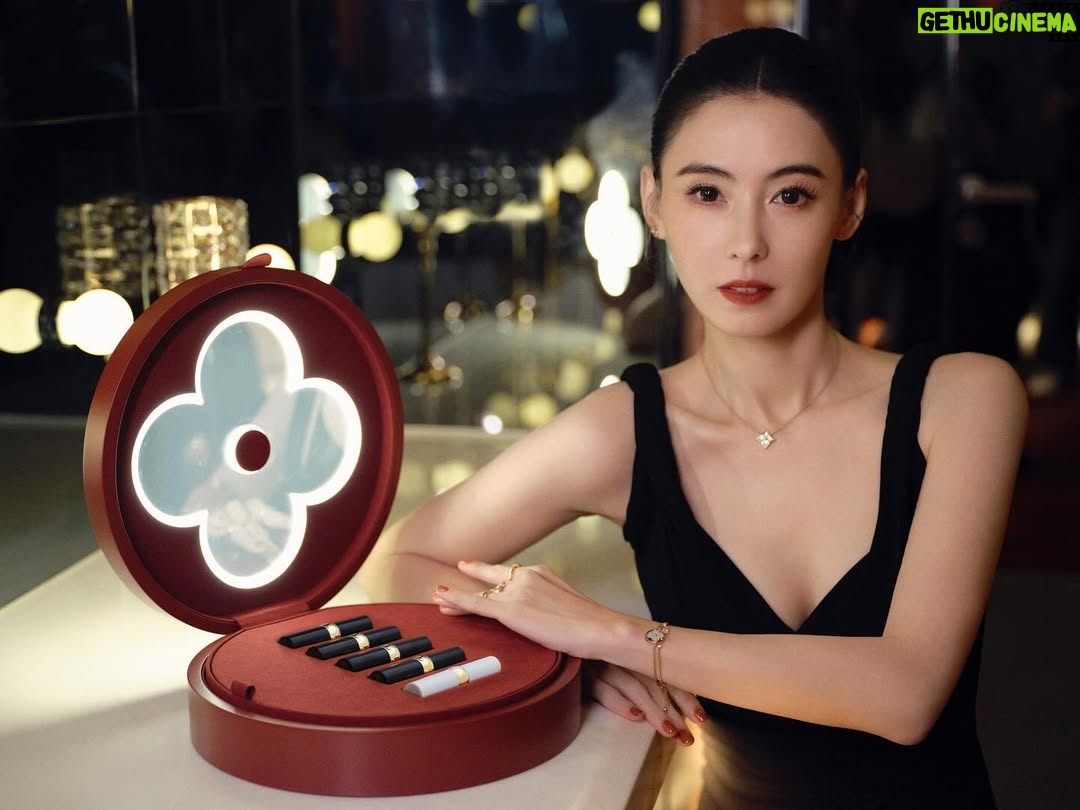 Cecilia Cheung - 28.9K Likes - 优雅之色，一抹檀红💄
#PatMcGrath #LVBeauty @louisvuitton