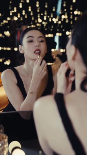 Cecilia Cheung Instagram - 优雅之色，一抹檀红💄
#PatMcGrath #LVBeauty @louisvuitton