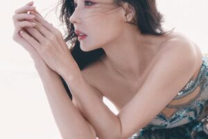 Cecilia Cheung Instagram - 深蓝治愈💙
 #LaMer