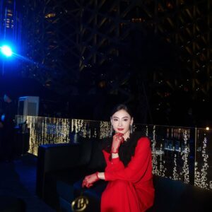 Cecilia Cheung Instagram - 水幕流光溢，光影躍動璀璨綺夢，5用9日公演，與我共啓水舞間幻境新章吧！

@HouseOfDancingWater @CityofDreamsMacau
#一生必看的水上匯演 #澳門水舞間新章揭幕紅毯 #水舞間 #新濠天地