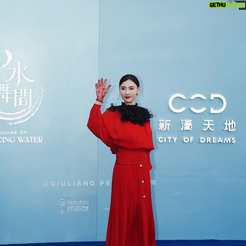 Cecilia Cheung - 47.1K Likes - 水幕流光溢，光影躍動璀璨綺夢，5用9日公演，與我共啓水舞間幻境新章吧！

@HouseOfDancingWater @CityofDreamsMacau
#一生必看的水上匯演 #澳門水舞間新章揭幕紅毯 #水舞間 #新濠天地