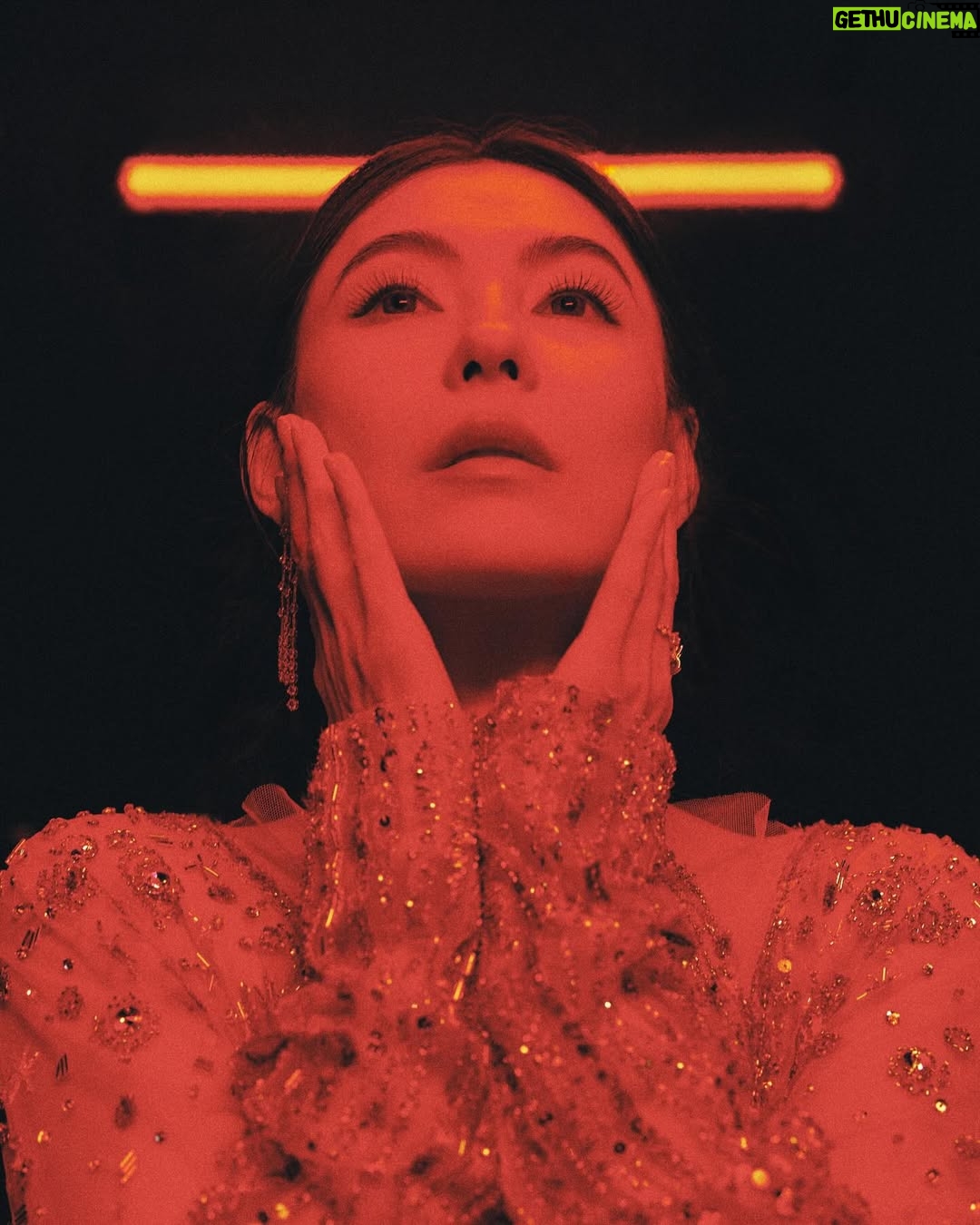 Cecilia Cheung - 36.1K Likes - 星河坠入碧波，每一帧皆是永恒
@HouseOfDancingWater @CityofDreamsMacau
#水舞間#CityOfDreamsMacau