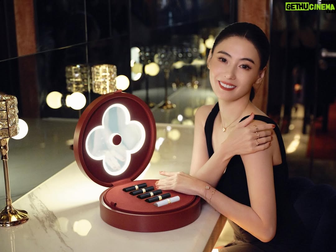 Cecilia Cheung - 28.9K Likes - 优雅之色，一抹檀红💄
#PatMcGrath #LVBeauty @louisvuitton