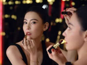 Cecilia Cheung Instagram - 优雅之色，一抹檀红💄
#PatMcGrath #LVBeauty @louisvuitton