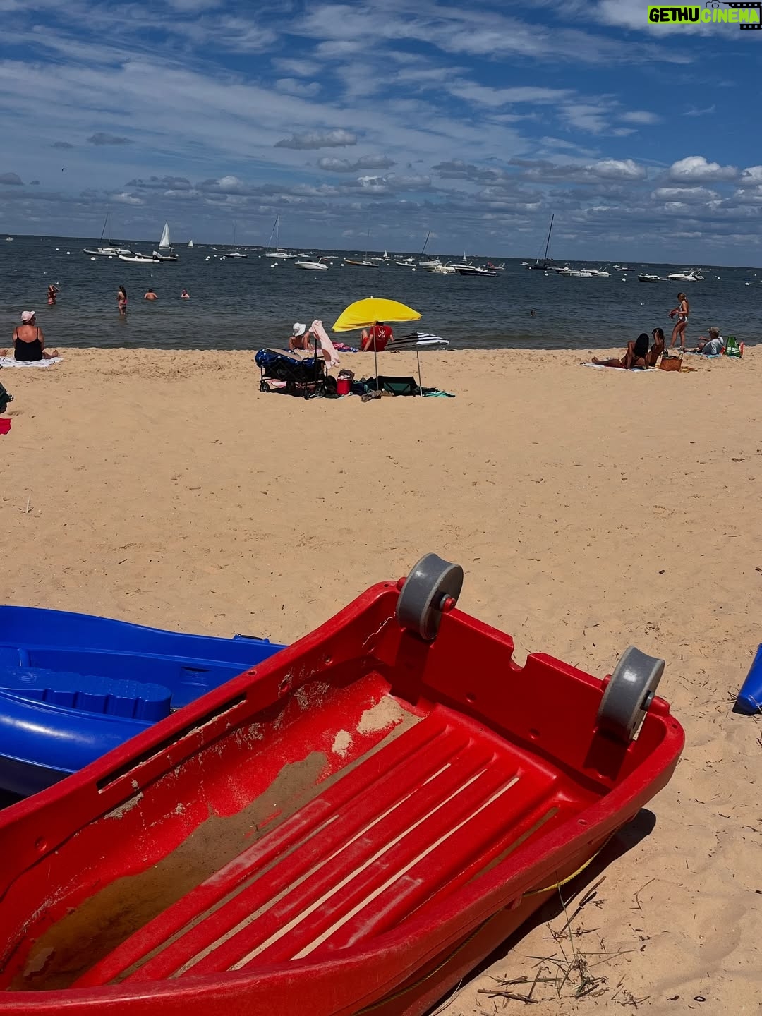 Ceren Moray - 57.6K Likes - Hayatta kalmaya karşı bir suç gibi yaşamak dedik, 1 gece daha kaldık. Kaçan ferry, senden de epey razıyız.