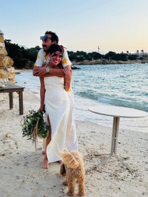 Ceren Moray Instagram - Güneş güzel batıyordu, bizimkiler sürpriz yaptı, bürokrasi (@merikkeskin 🙈)yardım etti, helin el attı, kızlar maske getirdi, kral hadi dedi 2 günde diğer faza geçiş yaptık. Tebrik eden, neşemize ve umudumuza ortak olan herkese çok teşekkürler. Darısı başınıza kardeşim🤍.