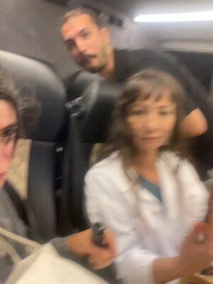 Ceren Moray Instagram - Güneş güzel batıyordu, bizimkiler sürpriz yaptı, bürokrasi (@merikkeskin 🙈)yardım etti, helin el attı, kızlar maske getirdi, kral hadi dedi 2 günde diğer faza geçiş yaptık. Tebrik eden, neşemize ve umudumuza ortak olan herkese çok teşekkürler. Darısı başınıza kardeşim🤍.
