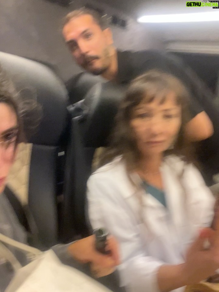 Ceren Moray - 36.6K Likes - Güneş güzel batıyordu, bizimkiler sürpriz yaptı, bürokrasi (@merikkeskin 🙈)yardım etti, helin el attı, kızlar maske getirdi, kral hadi dedi 2 günde diğer faza geçiş yaptık. Tebrik eden, neşemize ve umudumuza ortak olan herkese çok teşekkürler. Darısı başınıza kardeşim🤍.
