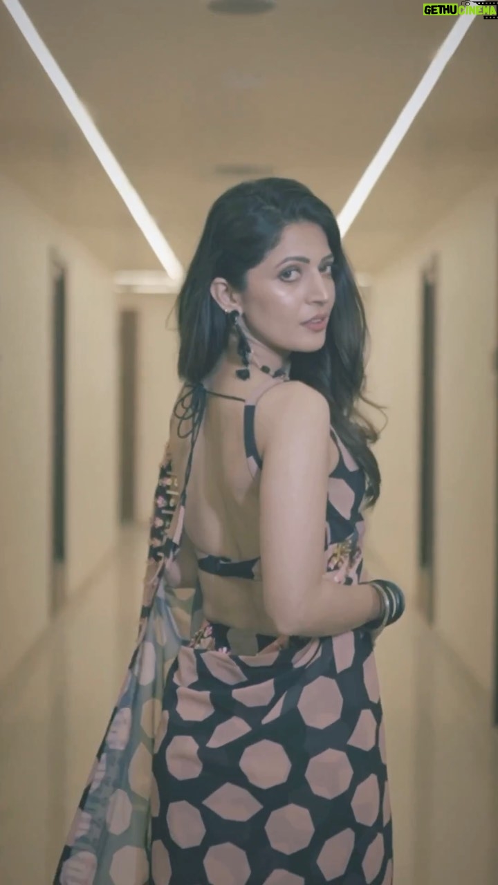 Charlie Chauhan - 124.7K Likes - Wearing - @the_adhya_designer 
MUA - @moniiee_06 
Shot by - @rishiikhare