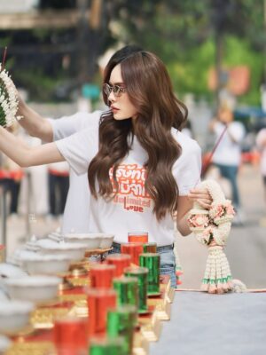 Charlotte Austin Instagram - บวงสรวงซีรีส์ “ Unlimited Love บริษัทนี้ไม่มีจำกัด” ขอให้ทุกคนสนุกและหัวเราะมีความสุขไปกับซิทคอมของทาง @mgibeyond และ ขอขอบคุณ @tvthunderofficial ที่เป็นผู้ผลิตชิ้นงานนี้ขึ้นมาเพื่อมอบความสุขให้กับทุกคน 🤍

ขอบคุณบอสณวัตน์ @nawat.tv ที่สร้างโปรเจคนี้ขึ้นมาเพื่อให้พวกเราได้รวมตัวกันสร้างผลงานดีดีให้กับผู้ชม

ออนวันแรก 11 ตุลาคม ทุกวันเสาร์ เวลา20:00 
และสามารถดูเวอร์ชั่นอันคัดได้ที่ onegrand.vip เวลา 22:00