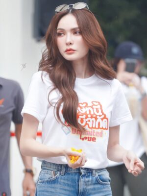 Charlotte Austin Instagram - บวงสรวงซีรีส์ “ Unlimited Love บริษัทนี้ไม่มีจำกัด” ขอให้ทุกคนสนุกและหัวเราะมีความสุขไปกับซิทคอมของทาง @mgibeyond และ ขอขอบคุณ @tvthunderofficial ที่เป็นผู้ผลิตชิ้นงานนี้ขึ้นมาเพื่อมอบความสุขให้กับทุกคน 🤍

ขอบคุณบอสณวัตน์ @nawat.tv ที่สร้างโปรเจคนี้ขึ้นมาเพื่อให้พวกเราได้รวมตัวกันสร้างผลงานดีดีให้กับผู้ชม

ออนวันแรก 11 ตุลาคม ทุกวันเสาร์ เวลา20:00 
และสามารถดูเวอร์ชั่นอันคัดได้ที่ onegrand.vip เวลา 22:00