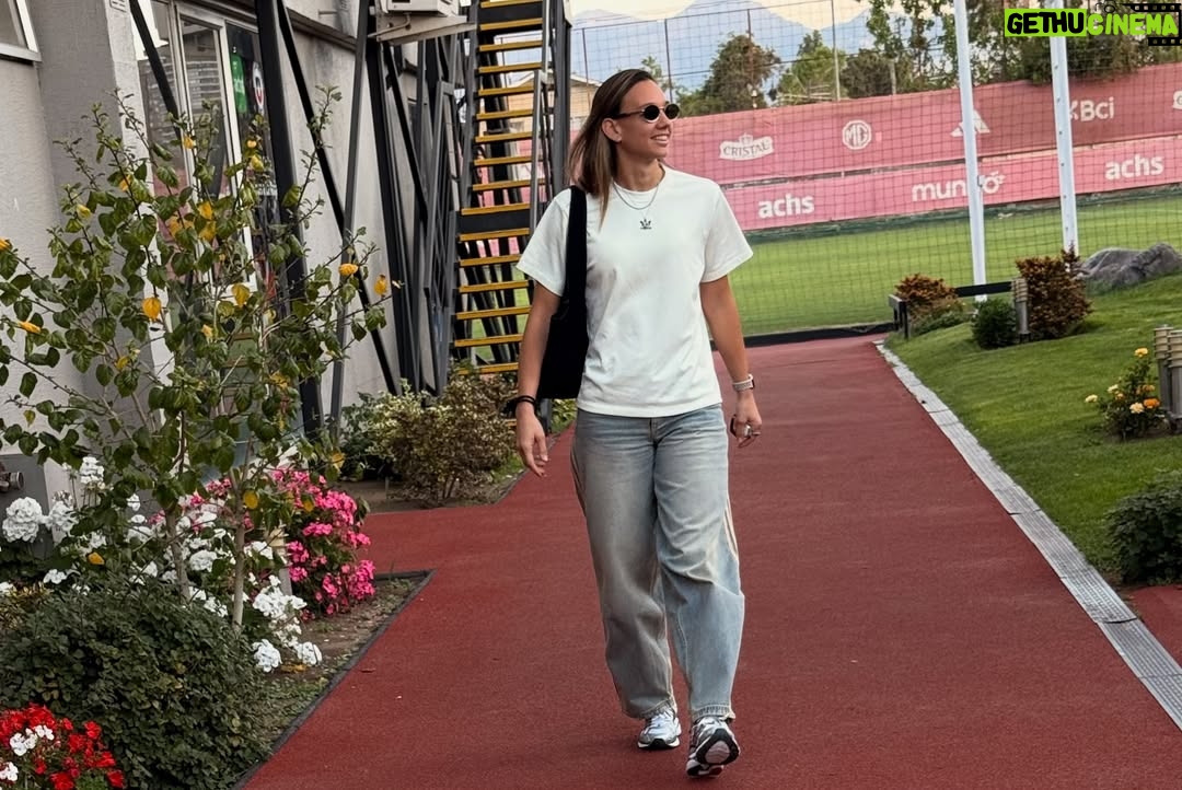 Christiane Endler - 9.5K Likes - Semana de reencuentros, de emociones y de trabajo. 💪🏽 
Te quiero mi Chile ♥️ @adidascl #laroja #ligadenaciones #brasil2027