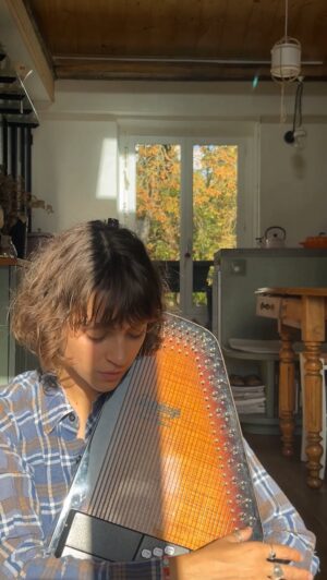 Claire Pommet Instagram - après-demain 🎠