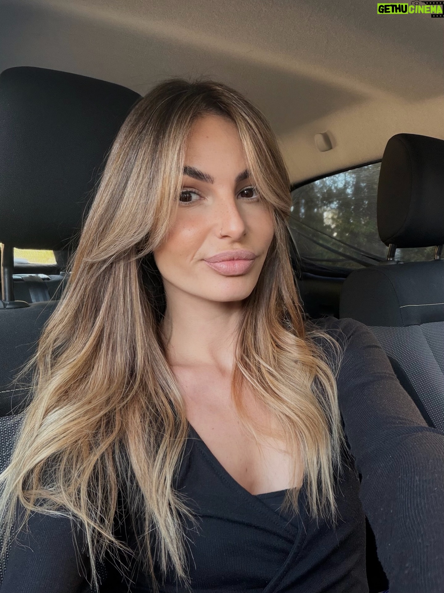Cloé Cooper - 19.8K Likes - New hair , don’t care ✨

Hair : @jeremysamatcoiffure 
Browlift : @institut_delibes