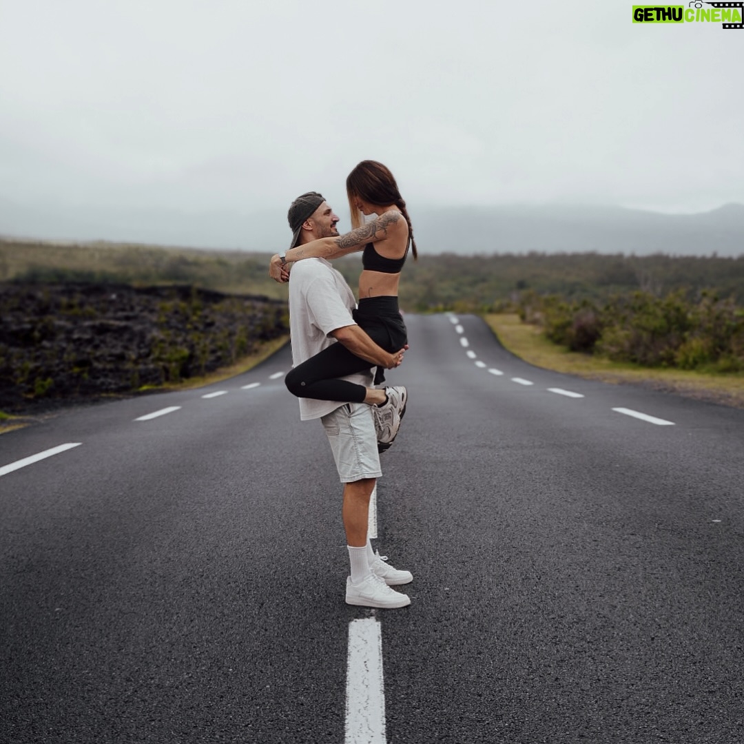 Cloé Cooper - 18.9K Likes - Route des laves 🇷🇪