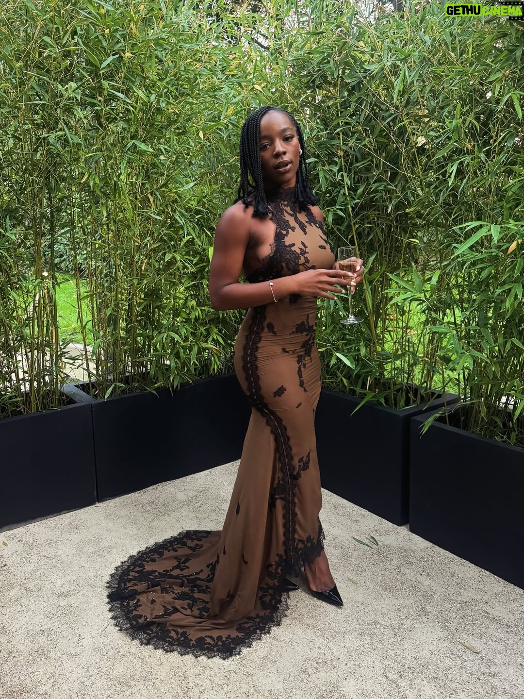 Corinna Brown - 47K Likes - paris tu sais que tu as mon cœur 😉🩵
@thesummeriturnedpretty finale screening ✨

👗: @rachaelperrystyling 
assisted by: @styledbychristinafroud 
🪮: @thebraidscentral 
💄: me🤯