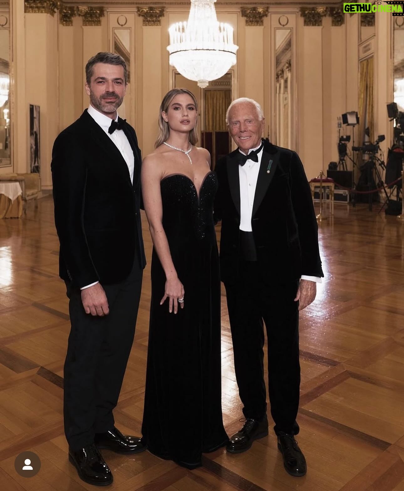 Cristina Marino - 60.3K Likes - •RE GIORGIO•

In ogni occasione importante, c’eri tu, e la tua arte. 
Hai cambiato il modo in cui il mondo veste —
e anche il modo in cui molti di noi si sentono.
Con eleganza, visione e misura,
hai scritto la storia della moda e dello stile.
È stato un onore incrociare il tuo cammino.

Porterò con me il tuo segno, per sempre.
Grazie, Maestro. 
#GiorgioArmani #EleganzaEterna