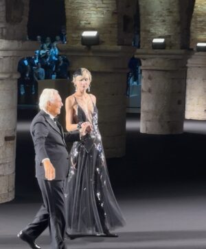 Cristina Marino Instagram - •RE GIORGIO•

In ogni occasione importante, c’eri tu, e la tua arte. 
Hai cambiato il modo in cui il mondo veste —
e anche il modo in cui molti di noi si sentono.
Con eleganza, visione e misura,
hai scritto la storia della moda e dello stile.
È stato un onore incrociare il tuo cammino.

Porterò con me il tuo segno, per sempre.
Grazie, Maestro. 
#GiorgioArmani #EleganzaEterna