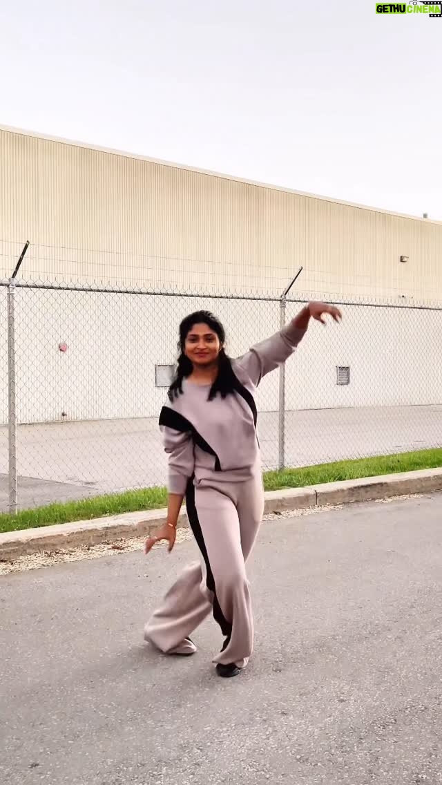 Cynthia Vinolin - 127.5K Likes - Oorum Blood 🤩✨

#cynthiavinolin #canada🇨🇦 #toronto #happiness #peace #love #chennai #dancewithcynthia #dancereels❣️💃