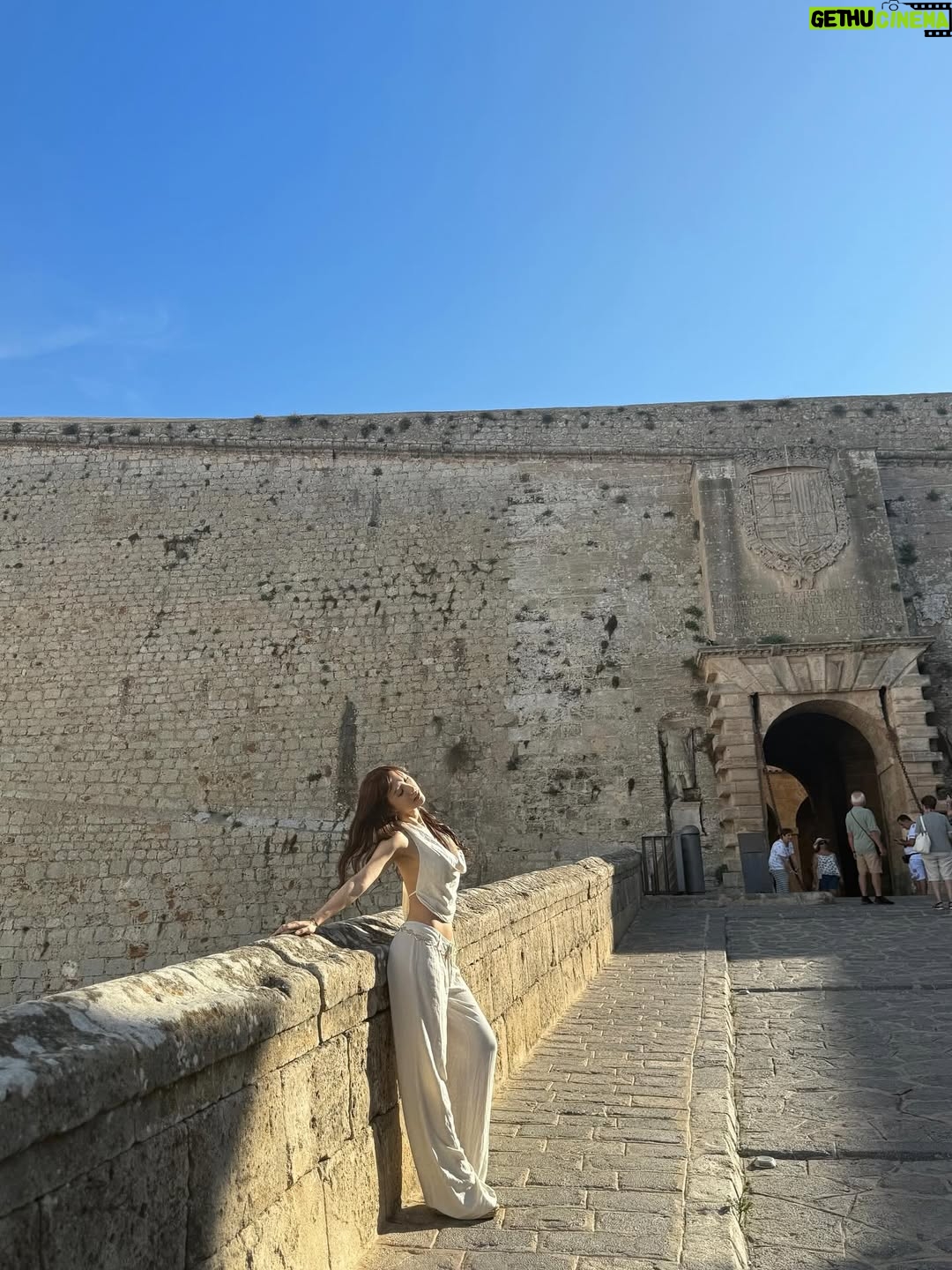 Dada Chan Ching - 18.1K Likes - Twilight in Dalt Vila.