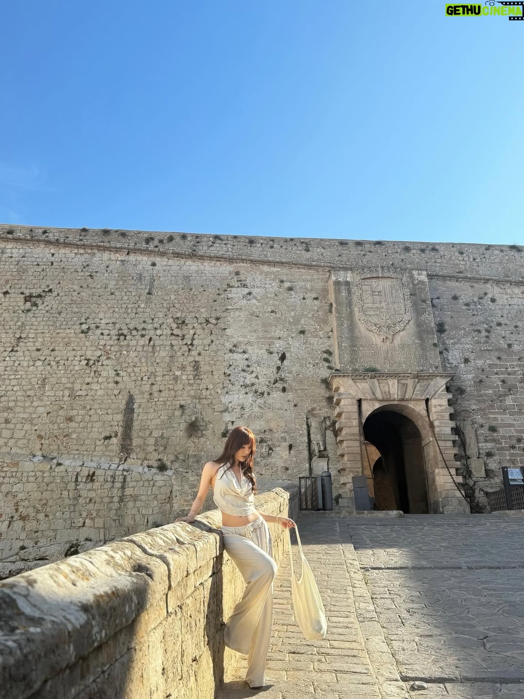 Dada Chan Ching - 18.1K Likes - Twilight in Dalt Vila.