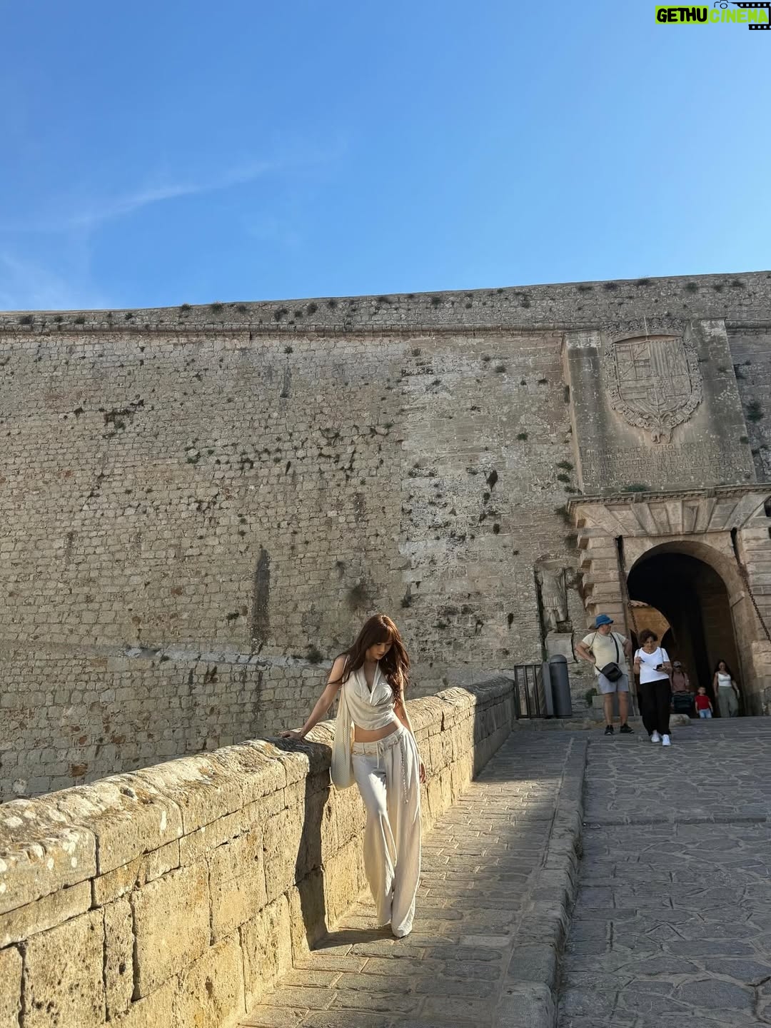Dada Chan Ching - 18.1K Likes - Twilight in Dalt Vila.