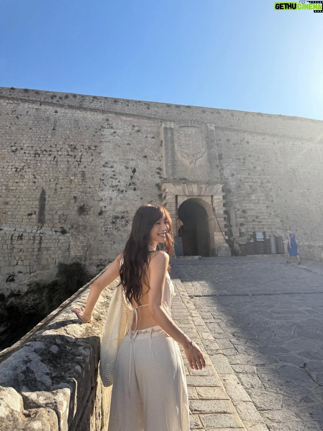 Dada Chan Ching - 18.1K Likes - Twilight in Dalt Vila.