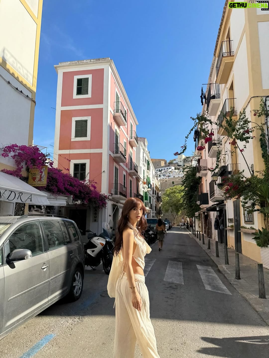 Dada Chan Ching - 16.4K Likes - Ibiza, uettes and alleyways
