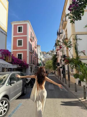 Dada Chan Ching Instagram - Ibiza, uettes and alleyways