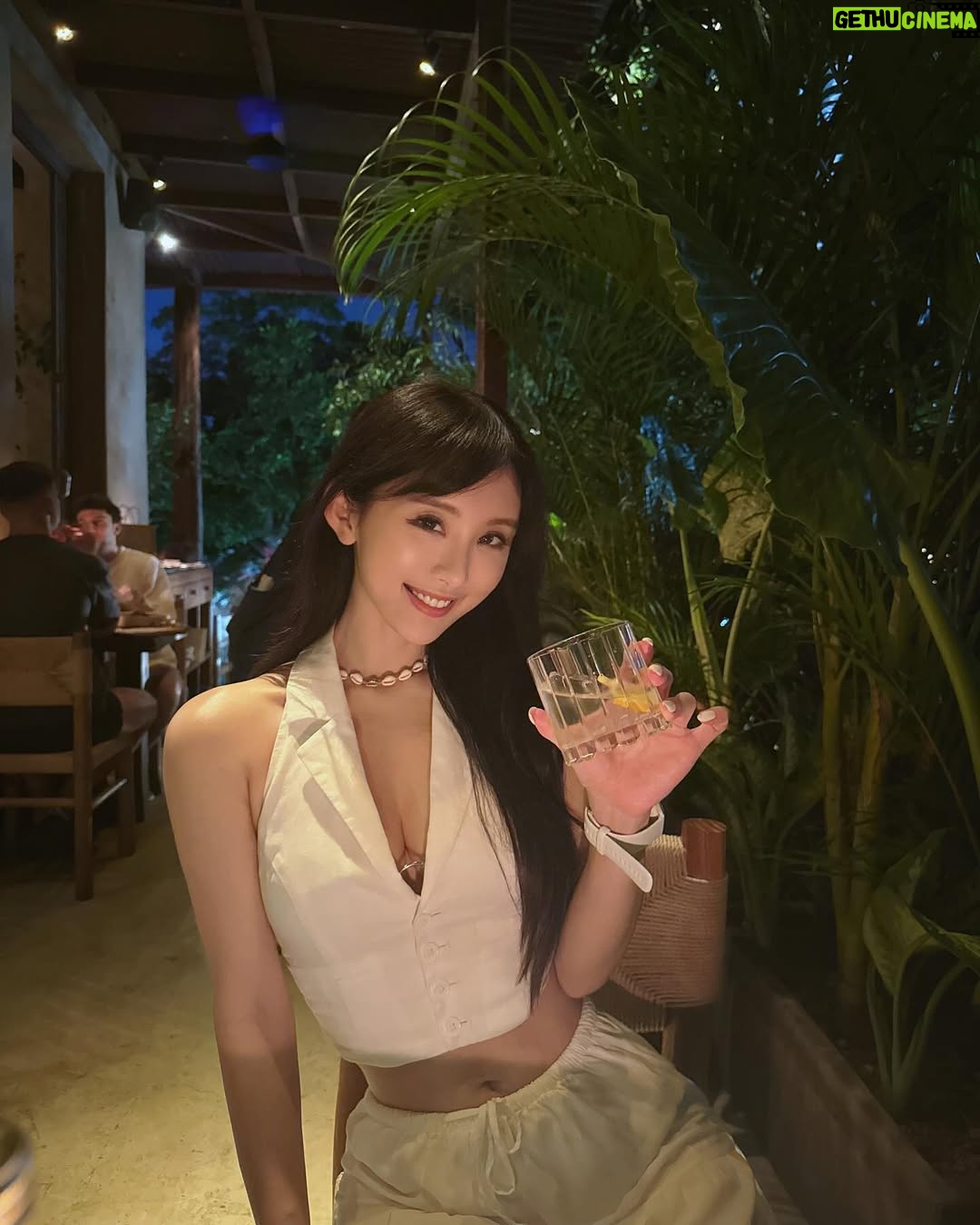 Dada Chan Ching - 15.2K Likes - Guess where am I?