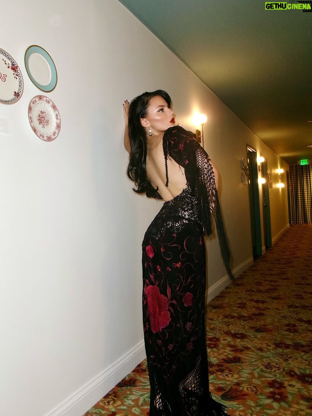 Dafne Keen - 284.9K Likes - Last night for @diademuertosgala !! Thank you @carlosericlopez for the most beautiful night celebrating culture and ancestry. Q noche más linda con gente linda, la pasamos bailando y celebrando!! 🖤🖤🖤