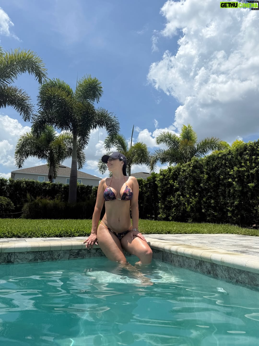Daniela Aránguiz - 23.6K Likes - 🩵verano 🏝️y yo presumiendo mi esfuerzo en el gym de meses Jajajjaja @priscila_gonza.p te amo jajajaj