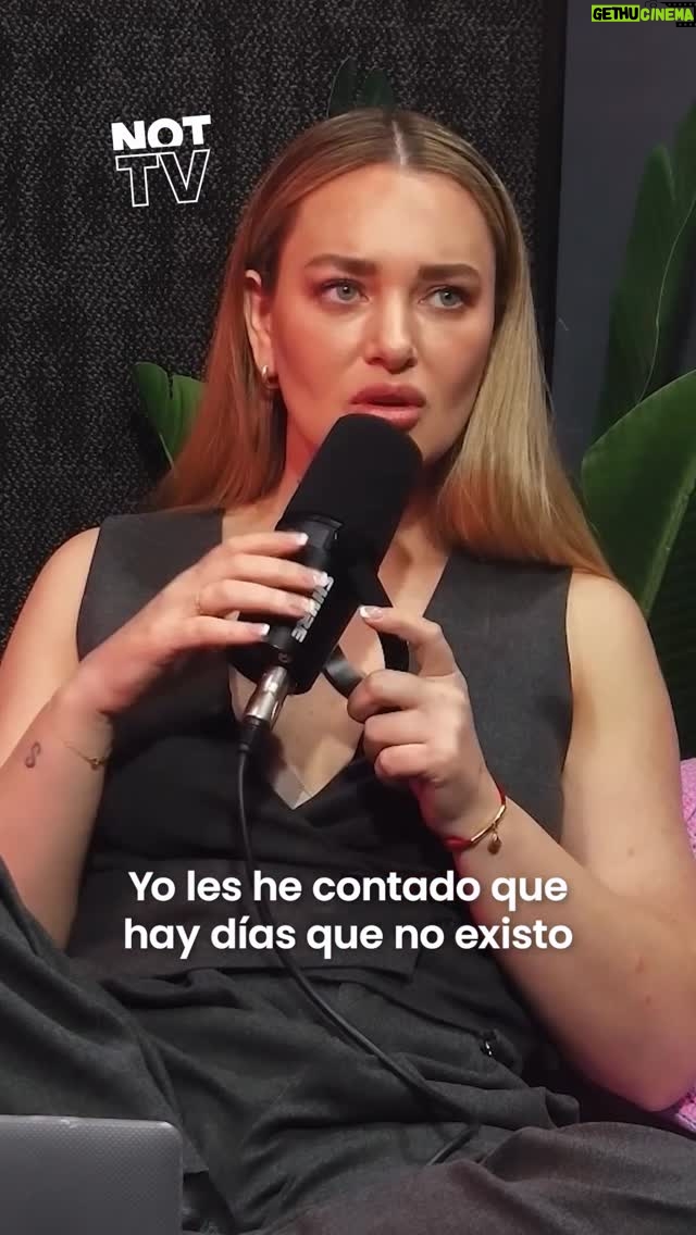 Daniela Nicolás - 29.4K Likes - ¿Quién más tiene días que no existe? 😂
Gracias @felipeavellooficial por la gran recomendación! 

Estreno episodios de @nadaestanserio todos los miércoles a las 21:30 hrs. Por @zappingnottv 

🎙️ Junto a @laisifue y @danielanicolas