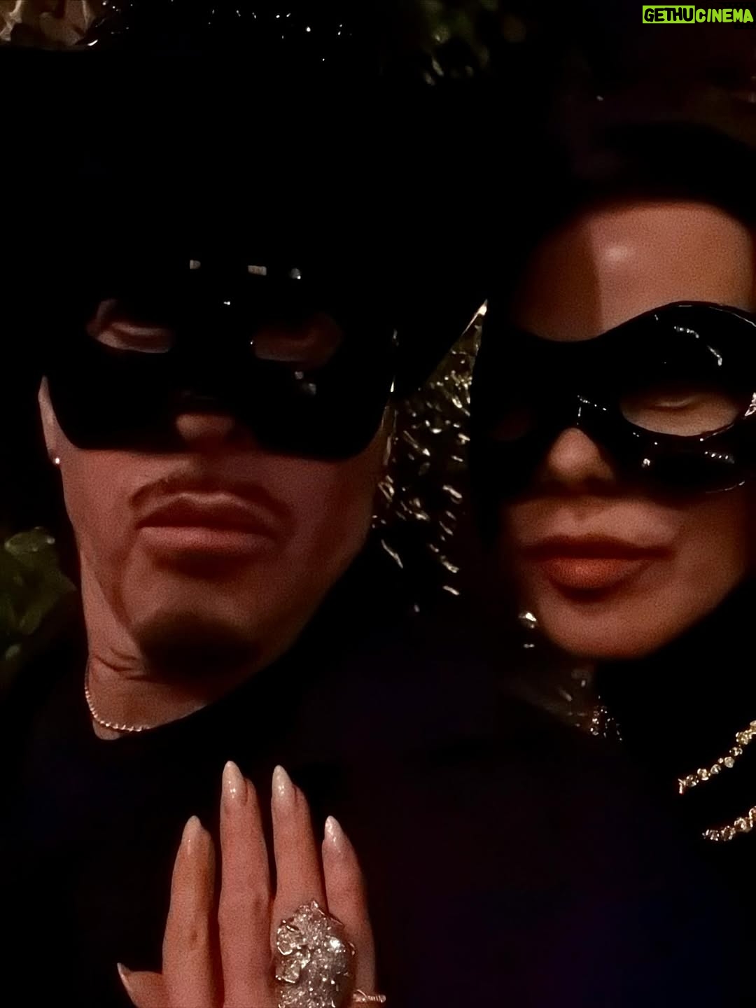 Debi Mazar - 32.4K Likes - Happy Halloween 🎃 
She cleaned & I brought home the loot. 💍 💎 👑 
#jeweltheives 
My 💎 @alexisbittar 
📸 @ricardogomesinst