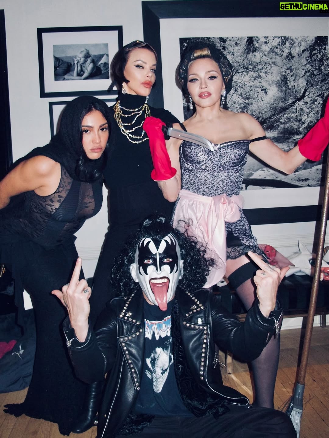 Debi Mazar - 32.4K Likes - Happy Halloween 🎃 
She cleaned & I brought home the loot. 💍 💎 👑 
#jeweltheives 
My 💎 @alexisbittar 
📸 @ricardogomesinst