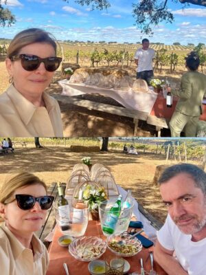 Débora Bloch Instagram - O descanso da guerreira.
Herdade da Malhadinha Nova, no Alentejo. Um lugar deslumbrante. Conforto, bom gosto, gentileza, simpatia, comida deliciosa, vinhos incríveis e paz. Obrigada @malhadinhanova, Rita e João, pela acolhida maravilhosa. Obrigada, @franciscaprpereira.