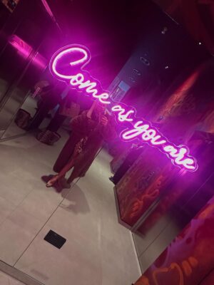 Denise Van Outen Instagram - To celebrate my album launch for ‘A Bit Of Me’ we had a private soirée @chottomattemcr
The venue is AMAZING!
Food 🍣 & cocktails 🍸 are to die for.
We were lucky enough to have a private viewing of the restaurant, terrace & bar area before it opened to the public.
I helped in the kitchen for fun with @jordansclare and jumped on the decks 🎧
Thank you so much @kurtzdesar
My dress is @nadinemerabi
Shoes @christianlouboutin
Photography @stephenfarrell1975 📸event organiser & agent @reformationmanagement (thank you 🫶🏼)
#chottomatte #manchester
