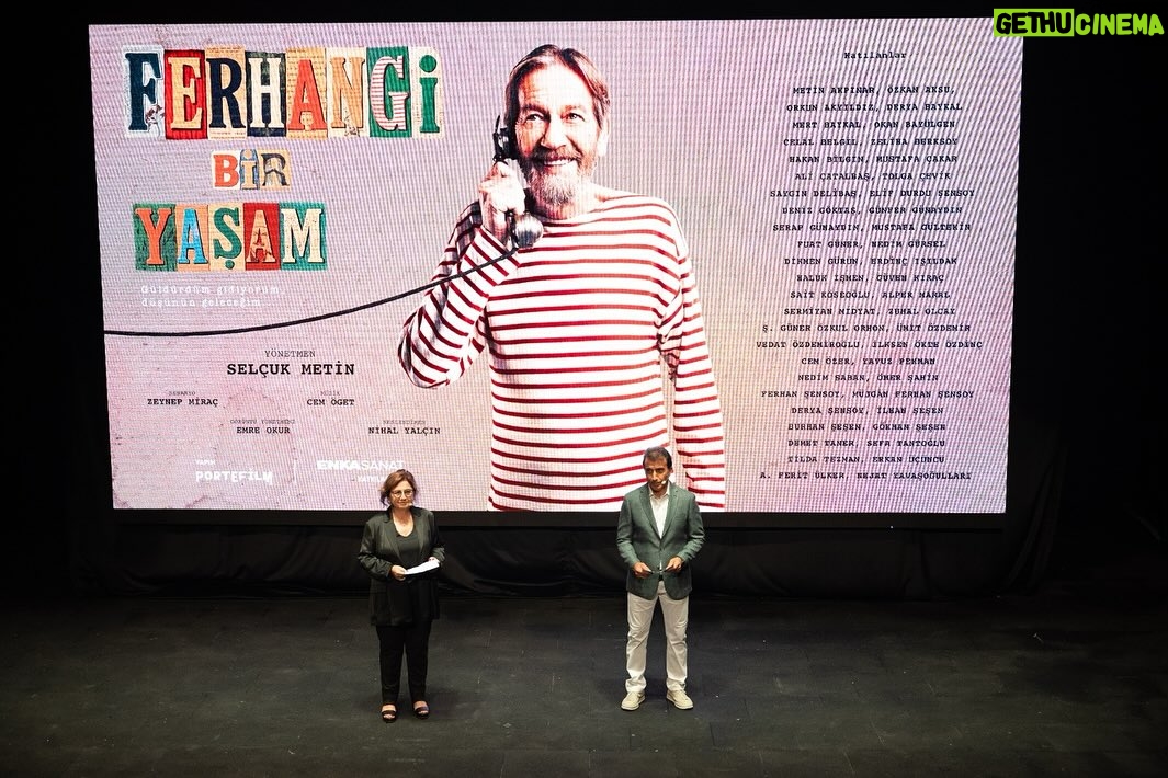 Derya Şensoy - 1K Likes - Porte Film yapımcılığında, Selçuk Metin yönetmenliğinde ve ENKA Sanat sponsorluğunda hayata geçen belgesel “Ferhangi Bir Yaşam”, 5 ve 8 Eylül tarihlerinde ENKA Açıkhava Tiyatrosu’nda izleyiciyle buluştu. Gösterimlere sanatçının başta ailesi olmak üzere okul arkadaşları, Ortaoyuncular, belgesele katkı sağlayanların da aralarında bulunduğu birçok değerli isim ve tiyatro sever katıldı. 

Belgesel, bugüne kadar gün ışığına çıkmamış çok değerli bir arşiv eşliğinde, Ferhan Şensoy’un tiyatro anlayışına olduğu kadar karakterine, dünya görüşüne ve yazar kimliğine odaklanıyor. Gelecek gösterimler Ekim ayı içerisinde Ses Tiyatrosu’nda gerçekleşecek.

📸Fotoğraflar @ilginerarslanyanmaz & @slckplt 

Yapım: Porte Film
Yönetmen: Selçuk Metin
Senaryo: Zeynep Miraç
Görüntü Yönetmeni: Emre Okur
Afiş Tasarımı: Mert Harmandar
Seslendiren: Nihal Yalçın
Müzik: Cem Öget

@portefilm @selcukmetin @zeynepmirac @_emreokur @mert_harmandar @nihalyalc @cemoget
@ortaoyunculartiyatrosu @ferhansensoy @deryasensoy @deryabaykal @zelihaberksoyoffical @okanbayulgen @dikmengürün  @zuolcay @fuatguner48 @guvenkirac @burhansesen @gokhansesen @tolgacevikofficial @cem_ozer @sermiyanm @hbilgin @mertbaykal @okanbayulgen @zelihaberksoyofficial @hbilgin @nedimgurselofficial @gencomertozgur @sermiyanm @umitozdemirofficial @cem_ozer @ayvazpekmez @nedimsaban @ilhansesen48 @burhansesen @gokhansesen @sefatantoglu @tildatezman @ospozonks @iammuratovali 

#enkasanat #ferhangibiryasam #enkavakfi #belgesel #ferhanşensoy #ortaoyuncular #portefilm