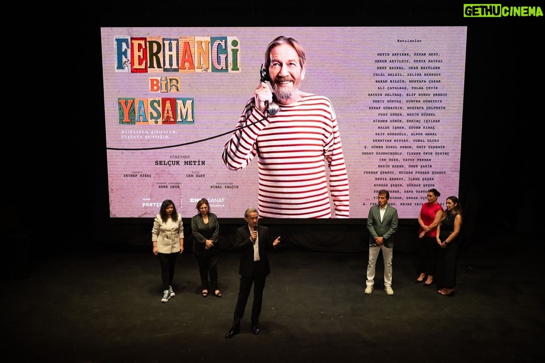 Derya Şensoy - 1K Likes - Porte Film yapımcılığında, Selçuk Metin yönetmenliğinde ve ENKA Sanat sponsorluğunda hayata geçen belgesel “Ferhangi Bir Yaşam”, 5 ve 8 Eylül tarihlerinde ENKA Açıkhava Tiyatrosu’nda izleyiciyle buluştu. Gösterimlere sanatçının başta ailesi olmak üzere okul arkadaşları, Ortaoyuncular, belgesele katkı sağlayanların da aralarında bulunduğu birçok değerli isim ve tiyatro sever katıldı. 

Belgesel, bugüne kadar gün ışığına çıkmamış çok değerli bir arşiv eşliğinde, Ferhan Şensoy’un tiyatro anlayışına olduğu kadar karakterine, dünya görüşüne ve yazar kimliğine odaklanıyor. Gelecek gösterimler Ekim ayı içerisinde Ses Tiyatrosu’nda gerçekleşecek.

📸Fotoğraflar @ilginerarslanyanmaz & @slckplt 

Yapım: Porte Film
Yönetmen: Selçuk Metin
Senaryo: Zeynep Miraç
Görüntü Yönetmeni: Emre Okur
Afiş Tasarımı: Mert Harmandar
Seslendiren: Nihal Yalçın
Müzik: Cem Öget

@portefilm @selcukmetin @zeynepmirac @_emreokur @mert_harmandar @nihalyalc @cemoget
@ortaoyunculartiyatrosu @ferhansensoy @deryasensoy @deryabaykal @zelihaberksoyoffical @okanbayulgen @dikmengürün  @zuolcay @fuatguner48 @guvenkirac @burhansesen @gokhansesen @tolgacevikofficial @cem_ozer @sermiyanm @hbilgin @mertbaykal @okanbayulgen @zelihaberksoyofficial @hbilgin @nedimgurselofficial @gencomertozgur @sermiyanm @umitozdemirofficial @cem_ozer @ayvazpekmez @nedimsaban @ilhansesen48 @burhansesen @gokhansesen @sefatantoglu @tildatezman @ospozonks @iammuratovali 

#enkasanat #ferhangibiryasam #enkavakfi #belgesel #ferhanşensoy #ortaoyuncular #portefilm