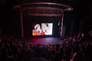 Derya Şensoy Instagram - Porte Film yapımcılığında, Selçuk Metin yönetmenliğinde ve ENKA Sanat sponsorluğunda hayata geçen belgesel “Ferhangi Bir Yaşam”, 5 ve 8 Eylül tarihlerinde ENKA Açıkhava Tiyatrosu’nda izleyiciyle buluştu. Gösterimlere sanatçının başta ailesi olmak üzere okul arkadaşları, Ortaoyuncular, belgesele katkı sağlayanların da aralarında bulunduğu birçok değerli isim ve tiyatro sever katıldı. 

Belgesel, bugüne kadar gün ışığına çıkmamış çok değerli bir arşiv eşliğinde, Ferhan Şensoy’un tiyatro anlayışına olduğu kadar karakterine, dünya görüşüne ve yazar kimliğine odaklanıyor. Gelecek gösterimler Ekim ayı içerisinde Ses Tiyatrosu’nda gerçekleşecek.

📸Fotoğraflar @ilginerarslanyanmaz & @slckplt 

Yapım: Porte Film
Yönetmen: Selçuk Metin
Senaryo: Zeynep Miraç
Görüntü Yönetmeni: Emre Okur
Afiş Tasarımı: Mert Harmandar
Seslendiren: Nihal Yalçın
Müzik: Cem Öget

@portefilm @selcukmetin @zeynepmirac @_emreokur @mert_harmandar @nihalyalc @cemoget
@ortaoyunculartiyatrosu @ferhansensoy @deryasensoy @deryabaykal @zelihaberksoyoffical @okanbayulgen @dikmengürün  @zuolcay @fuatguner48 @guvenkirac @burhansesen @gokhansesen @tolgacevikofficial @cem_ozer @sermiyanm @hbilgin @mertbaykal @okanbayulgen @zelihaberksoyofficial @hbilgin @nedimgurselofficial @gencomertozgur @sermiyanm @umitozdemirofficial @cem_ozer @ayvazpekmez @nedimsaban @ilhansesen48 @burhansesen @gokhansesen @sefatantoglu @tildatezman @ospozonks @iammuratovali 

#enkasanat #ferhangibiryasam #enkavakfi #belgesel #ferhanşensoy #ortaoyuncular #portefilm