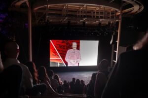 Derya Şensoy Instagram - Porte Film yapımcılığında, Selçuk Metin yönetmenliğinde ve ENKA Sanat sponsorluğunda hayata geçen belgesel “Ferhangi Bir Yaşam”, 5 ve 8 Eylül tarihlerinde ENKA Açıkhava Tiyatrosu’nda izleyiciyle buluştu. Gösterimlere sanatçının başta ailesi olmak üzere okul arkadaşları, Ortaoyuncular, belgesele katkı sağlayanların da aralarında bulunduğu birçok değerli isim ve tiyatro sever katıldı. 

Belgesel, bugüne kadar gün ışığına çıkmamış çok değerli bir arşiv eşliğinde, Ferhan Şensoy’un tiyatro anlayışına olduğu kadar karakterine, dünya görüşüne ve yazar kimliğine odaklanıyor. Gelecek gösterimler Ekim ayı içerisinde Ses Tiyatrosu’nda gerçekleşecek.

📸Fotoğraflar @ilginerarslanyanmaz & @slckplt 

Yapım: Porte Film
Yönetmen: Selçuk Metin
Senaryo: Zeynep Miraç
Görüntü Yönetmeni: Emre Okur
Afiş Tasarımı: Mert Harmandar
Seslendiren: Nihal Yalçın
Müzik: Cem Öget

@portefilm @selcukmetin @zeynepmirac @_emreokur @mert_harmandar @nihalyalc @cemoget
@ortaoyunculartiyatrosu @ferhansensoy @deryasensoy @deryabaykal @zelihaberksoyoffical @okanbayulgen @dikmengürün  @zuolcay @fuatguner48 @guvenkirac @burhansesen @gokhansesen @tolgacevikofficial @cem_ozer @sermiyanm @hbilgin @mertbaykal @okanbayulgen @zelihaberksoyofficial @hbilgin @nedimgurselofficial @gencomertozgur @sermiyanm @umitozdemirofficial @cem_ozer @ayvazpekmez @nedimsaban @ilhansesen48 @burhansesen @gokhansesen @sefatantoglu @tildatezman @ospozonks @iammuratovali 

#enkasanat #ferhangibiryasam #enkavakfi #belgesel #ferhanşensoy #ortaoyuncular #portefilm