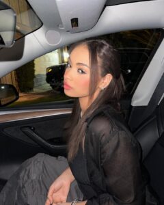 Actress Devenity Perkins HD Photos and Wallpapers March 2025