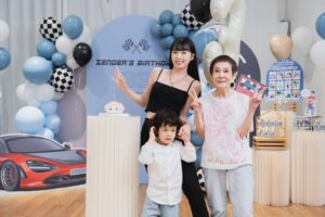 Dewi Chien Instagram - 🩷🎂終於三歲了⋯
不知道是不是🥭太皮總覺得這一年過的特別久？！

雖然你的調皮搗蛋嚇到很多人，但我知道這是你對這世界有無比的好奇心，也知道是你天生的大膽讓你勇於挑戰，所以不管如何，媽媽都會陪你一起探索一起成長，永遠當那個唯一不怕你的人？！咦？！生日快樂my小赫寶貝😗🫰🏻

🍮場地、佈置、餐點： @dear_picnic （直接一手包辦）
餐點好吃～遊戲室好玩又舒適～只有💯可以形容！推！

差點忘了說⋯除了跑車⋯美樂蒂蛋糕也是壽星本人指定🤣

#小芒果🥭🥭🥭 #🥭的3歲生日趴 #永遠健康平安快樂