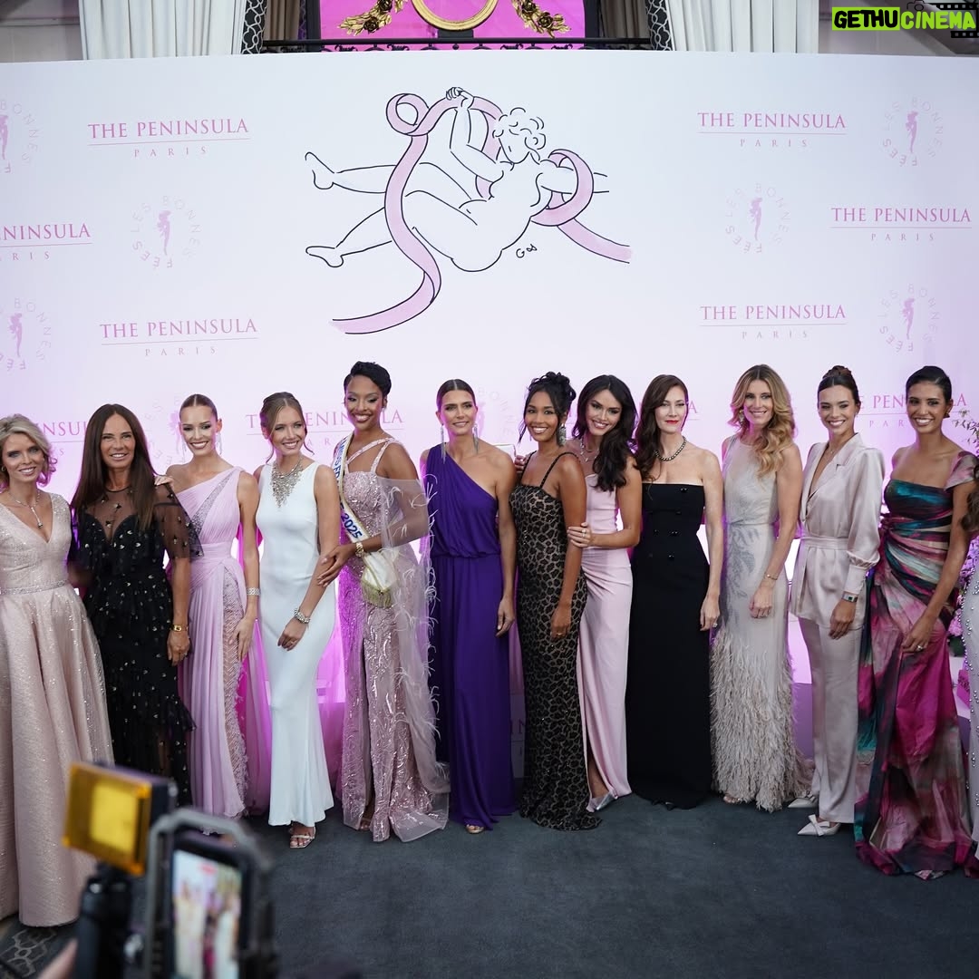 Diane Leyre - 32.1K Likes - Réunies pour Octobre Rose pour notre Gala annuel @lesbonnesfees au @thepeninsulaparis 💕

Merci à tous nos partenaires et personnes présentes qui nous permettent de continuer d’offrir une parenthèse pour soi à nos héroïnes du quotidien. 

Il n’y a rien de plus beau qu’un sourire 🫶

Credit photo @lesbonnesfees @thepeninsulaparis @joannabhmphoto