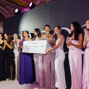 Diane Leyre Instagram - Réunies pour Octobre Rose pour notre Gala annuel @lesbonnesfees au @thepeninsulaparis 💕

Merci à tous nos partenaires et personnes présentes qui nous permettent de continuer d’offrir une parenthèse pour soi à nos héroïnes du quotidien. 

Il n’y a rien de plus beau qu’un sourire 🫶

Credit photo @lesbonnesfees @thepeninsulaparis @joannabhmphoto