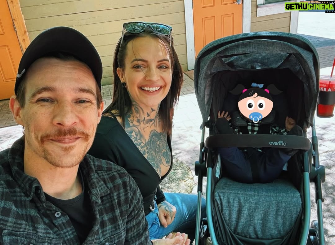 Dori Prange - 25.7K Likes - “Let’s go to the zoo for our anniversary, Monday shouldn’t be too busy.”

Turns out it was “free day ” for two local counties. 😭🤦🏻‍♀️

We kept these smiles tho…despite hordes of rude people with mannerless children with no spacial awareness.