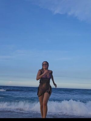 Eileen Abad Instagram - Vía de escape aleatoria, fuera del mundo vertical solo para saludarte 😘 con el tema que en este momento se escucha de fondo en mi playlist mientras i'm working.
Pd: En la 12 mi Christ ya no cabe en la cama y es King size 🥴😬 y pensar que lo dormía en mi pecho de bebé, Diosssss 😍
#godisgreat #myfamily #mivida
#thanks #🙌🏻