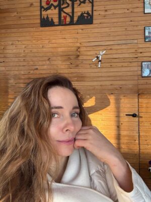 Ekaterina Guseva Instagram - #🎬 На КазахФильме  режиссёр Акан Сатаев @satafilm  экранизирует  комедию  Гоголя «Ревизор»! Выдался выходной денёк, и я бегом в горы! #ЕкатеринаГусева