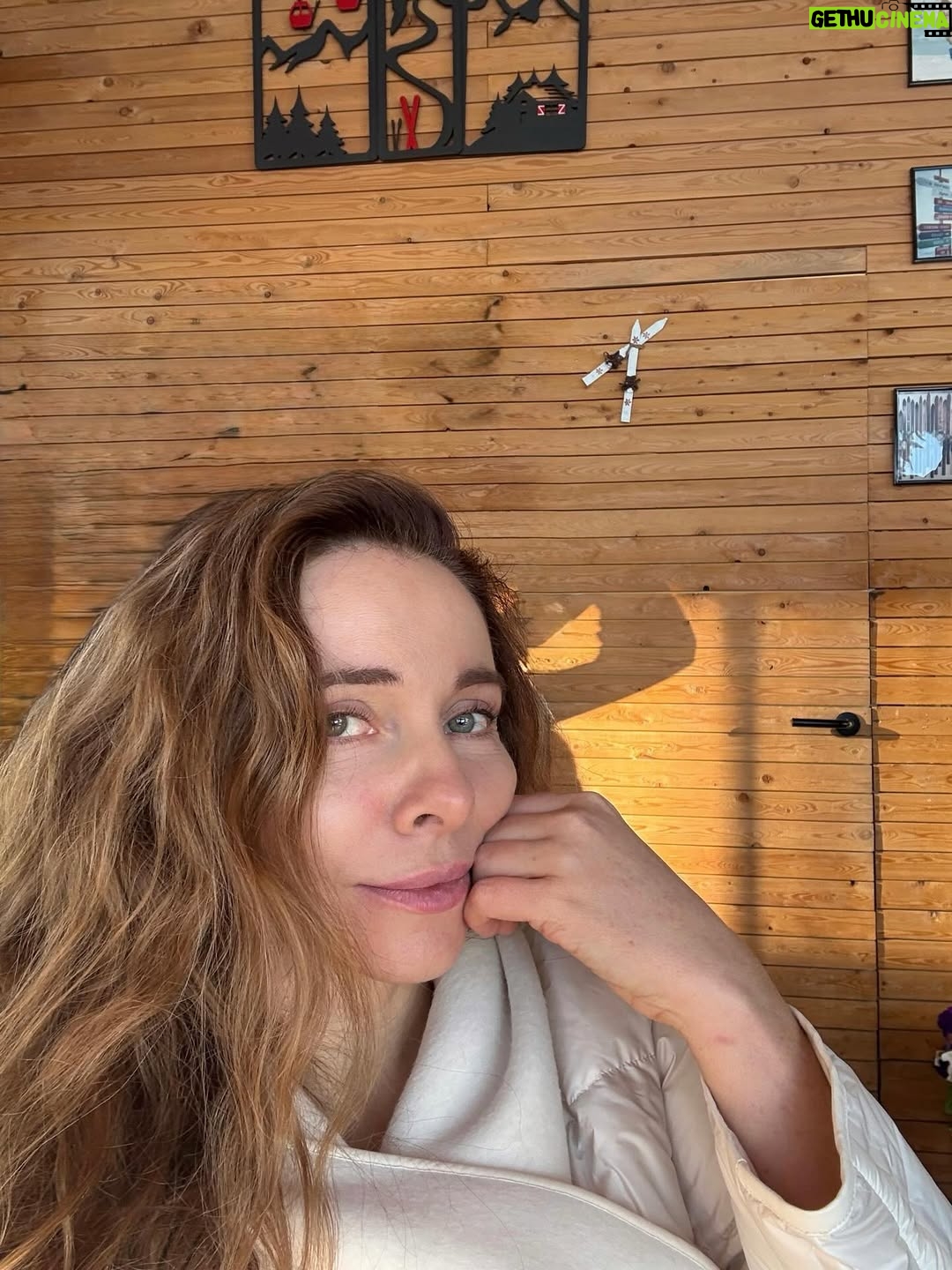 Ekaterina Guseva - 26.2K Likes - #🎬 На КазахФильме  режиссёр Акан Сатаев @satafilm  экранизирует  комедию  Гоголя «Ревизор»! Выдался выходной денёк, и я бегом в горы! #ЕкатеринаГусева