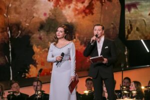 Ekaterina Guseva Instagram - 130 лет Сергею Есенину ! Необыкновенно прекрасный концерт к юбилею Поэта, который состоялся в Государственном Кремлёвском Дворце, смотрите на 1 канале @1.kanal 5 октября в 19:00. Спасибо Сергею Безрукову за идею и её грандиозное воплощение! Это было незабываемо!!! #СергейЕсенин #СергейБезруков #ЕкатеринаГусева
